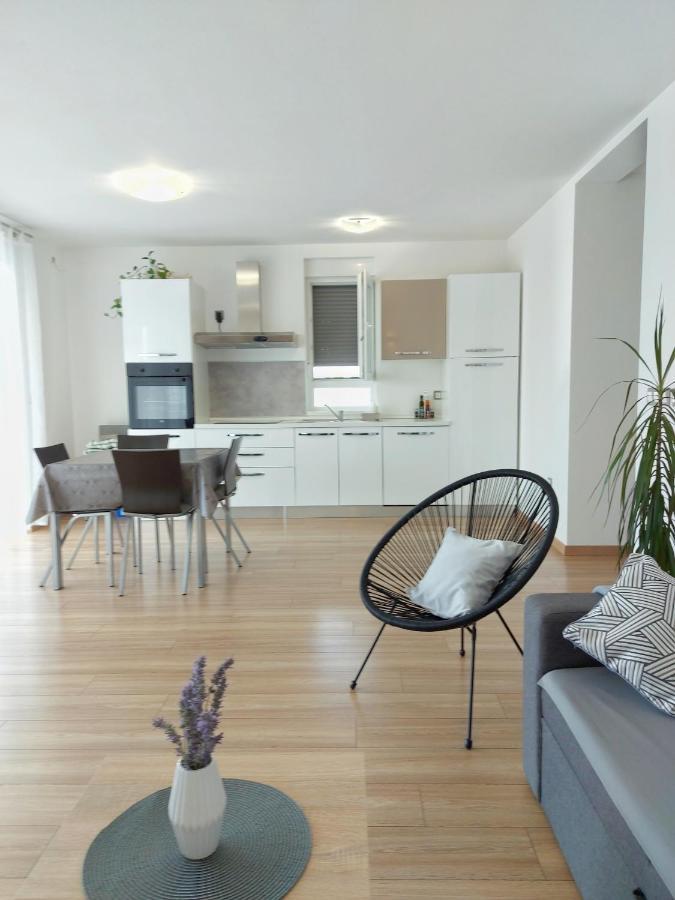 Apartment Fiorella Porec Exterior photo